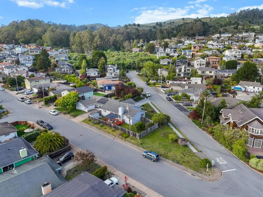 423 Montecito Avenue El Granada, CA 94018