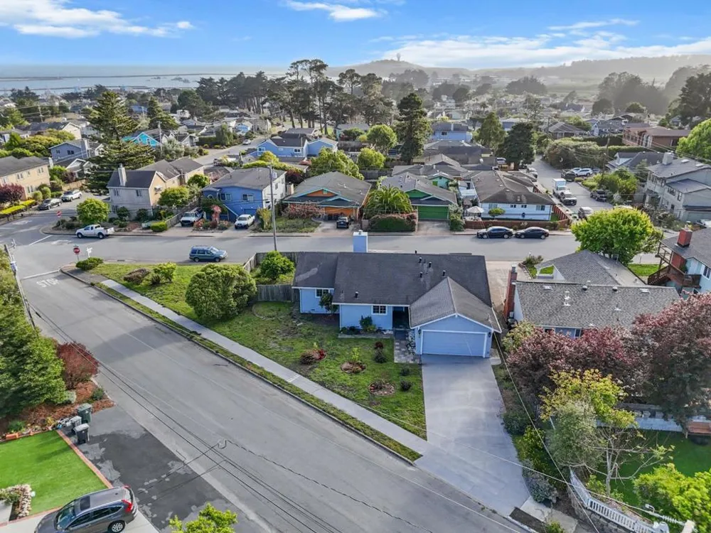 423 Montecito Avenue El Granada, CA 94018
