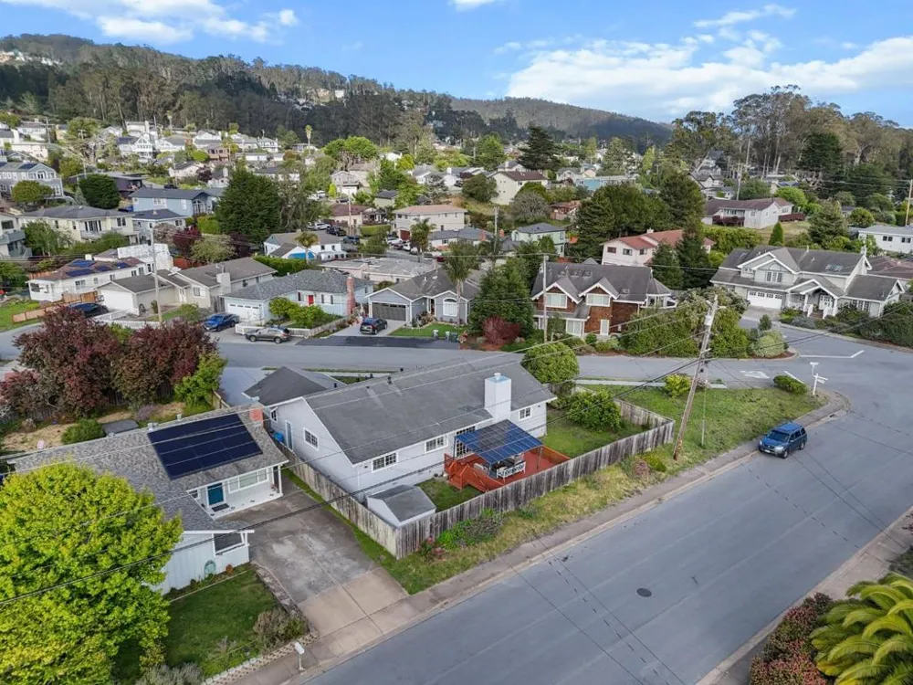 423 Montecito Avenue El Granada, CA 94018