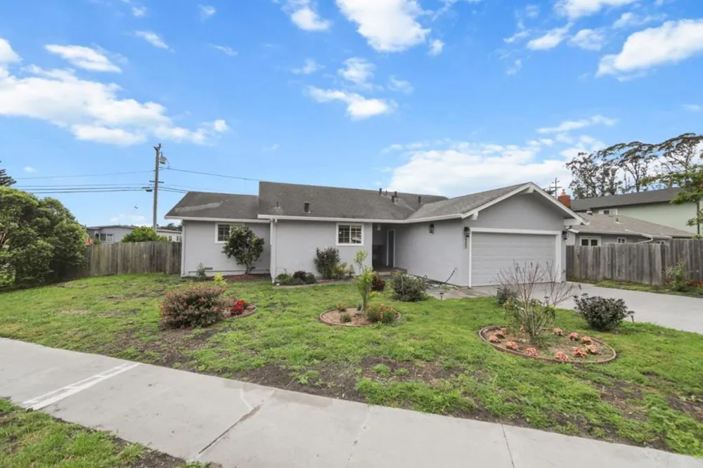 423 Montecito Avenue El Granada, CA 94018