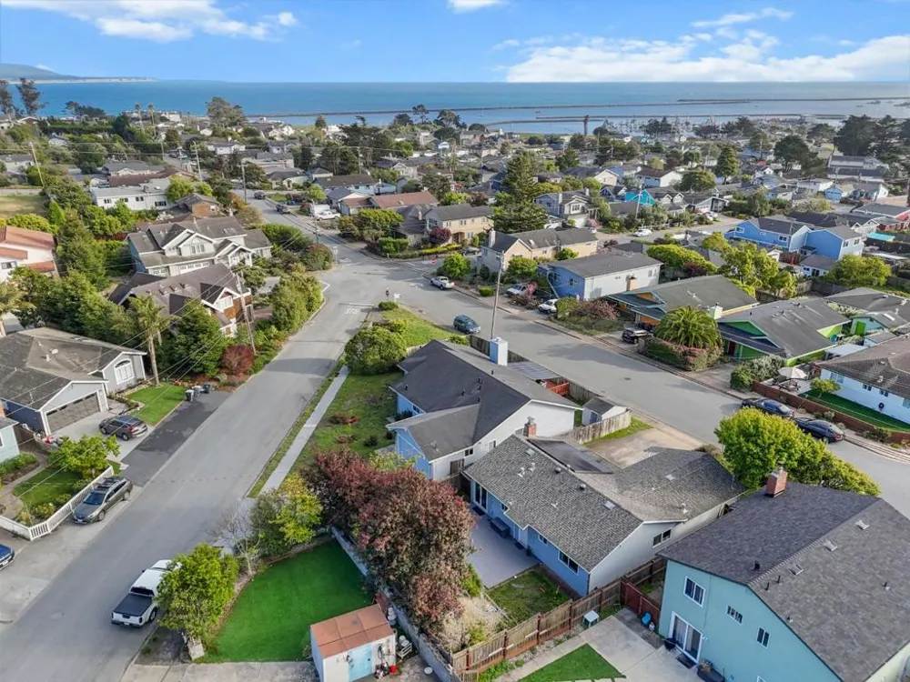 423 Montecito Avenue El Granada, CA 94018