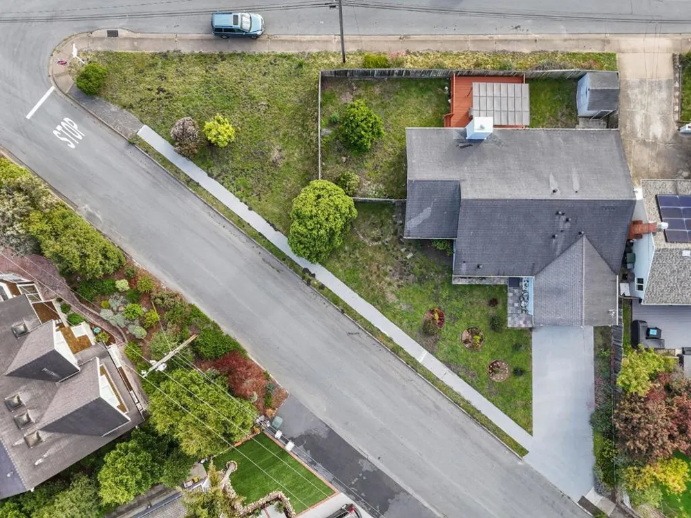 423 Montecito Avenue El Granada, CA 94018
