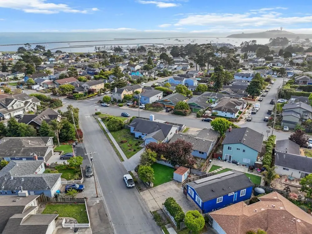 423 Montecito Avenue El Granada, CA 94018