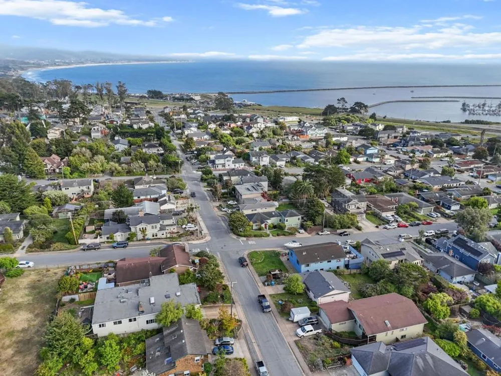 423 Montecito Avenue El Granada, CA 94018
