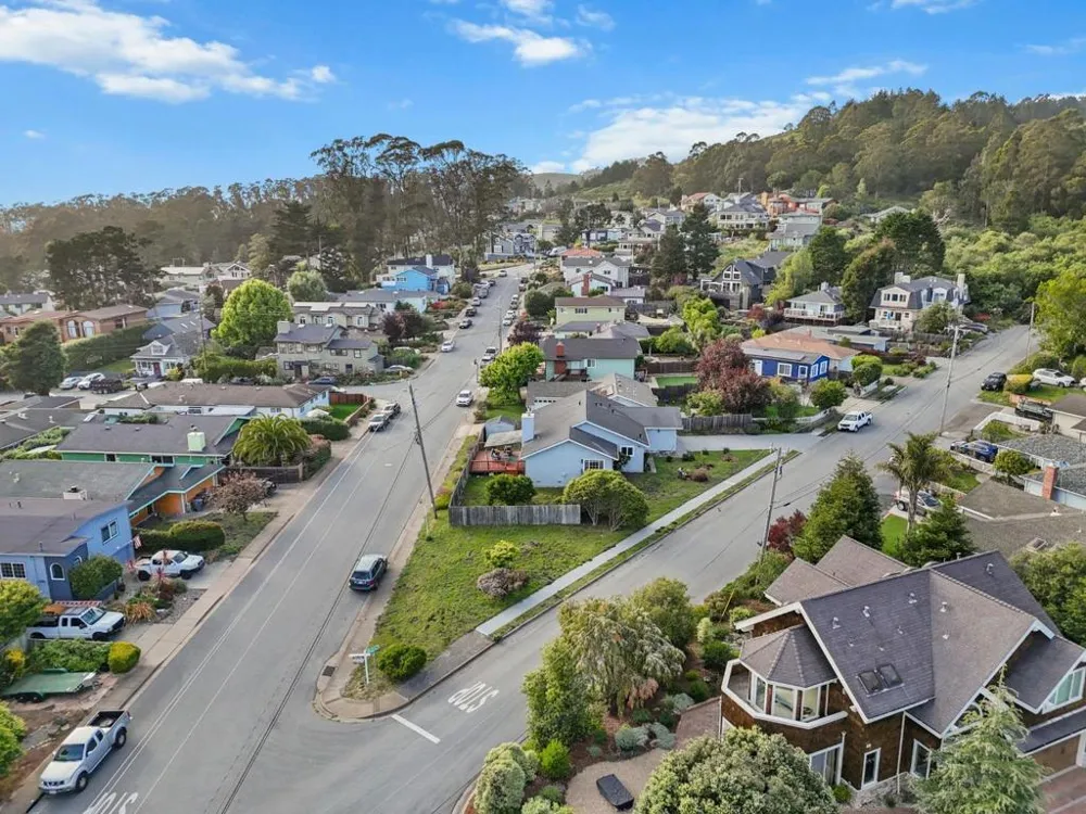 423 Montecito Avenue El Granada, CA 94018