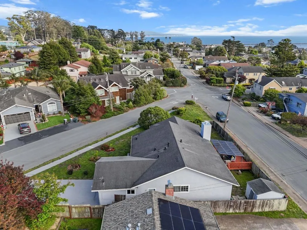423 Montecito Avenue El Granada, CA 94018