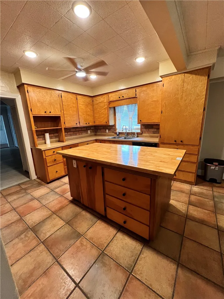 6696 Fm 1833 Robstown, TX 78380