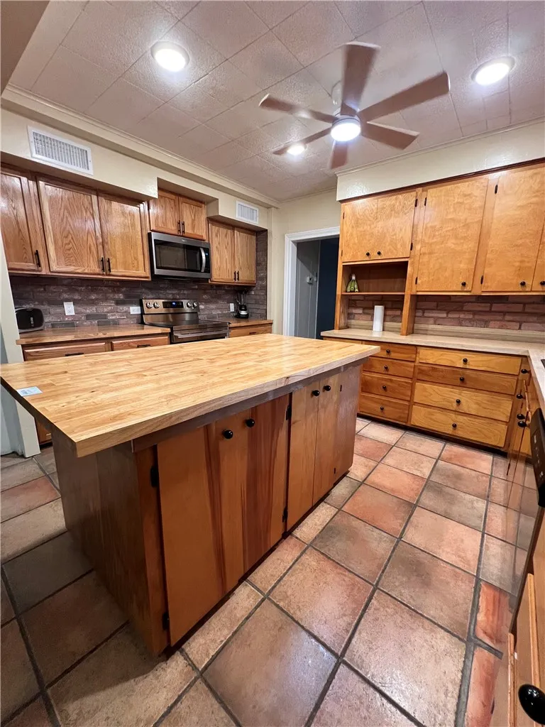 6696 Fm 1833 Robstown, TX 78380