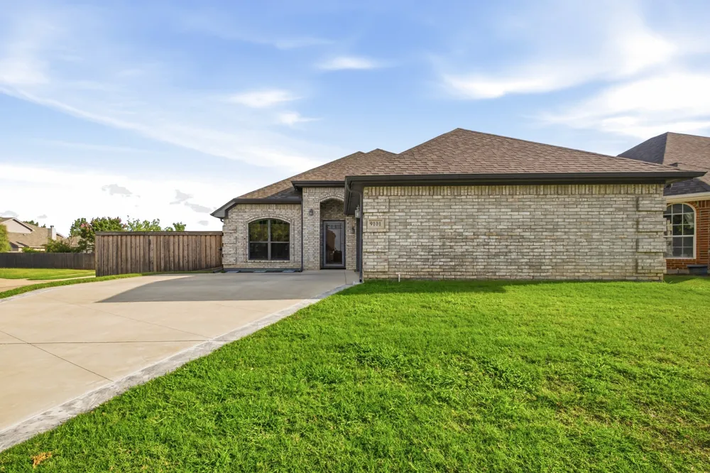 9101 Autumn Falls Drive Fort Worth, TX 76118