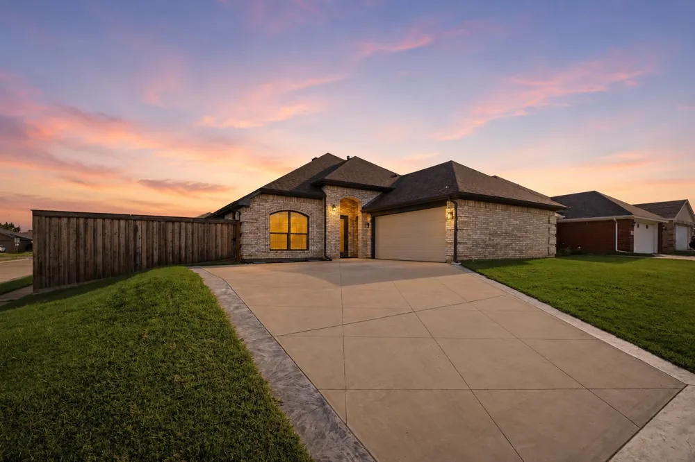 9101 Autumn Falls Drive Fort Worth, TX 76118