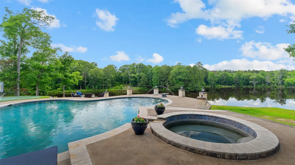 1411 County Road 4120 Atlanta, TX 75551