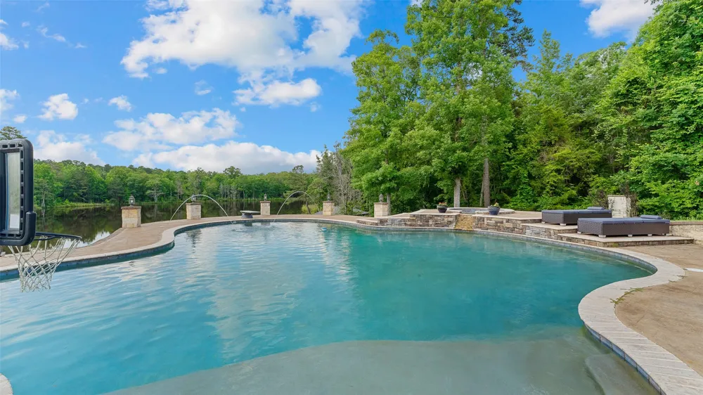 1411 County Road 4120 Atlanta, TX 75551