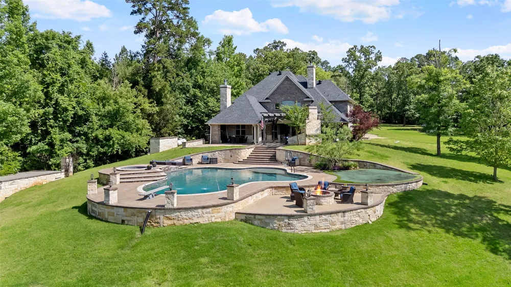 1411 County Road 4120 Atlanta, TX 75551