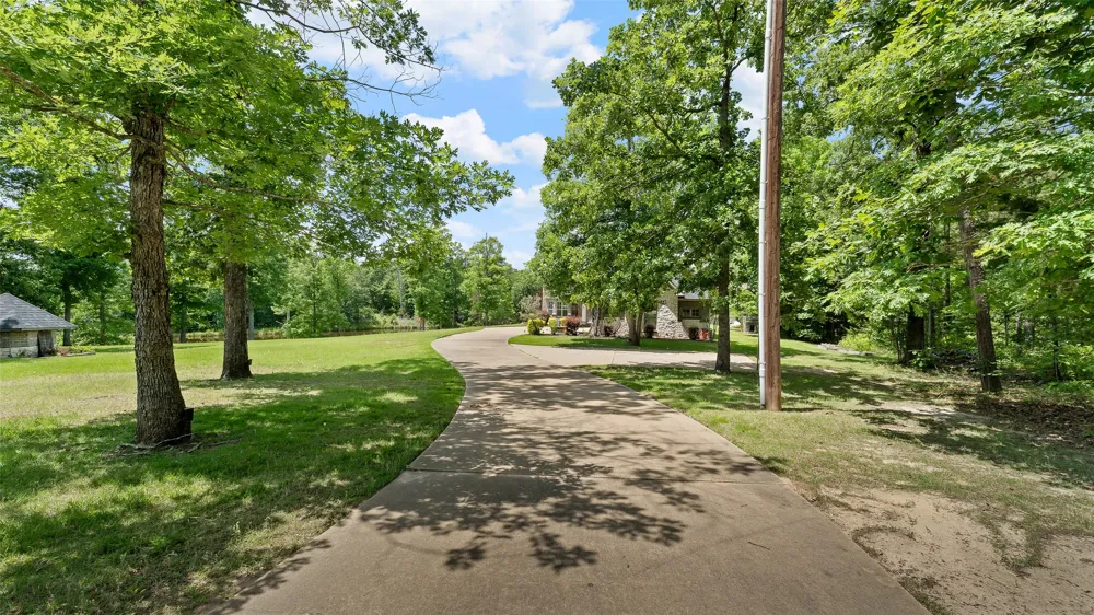1411 County Road 4120 Atlanta, TX 75551