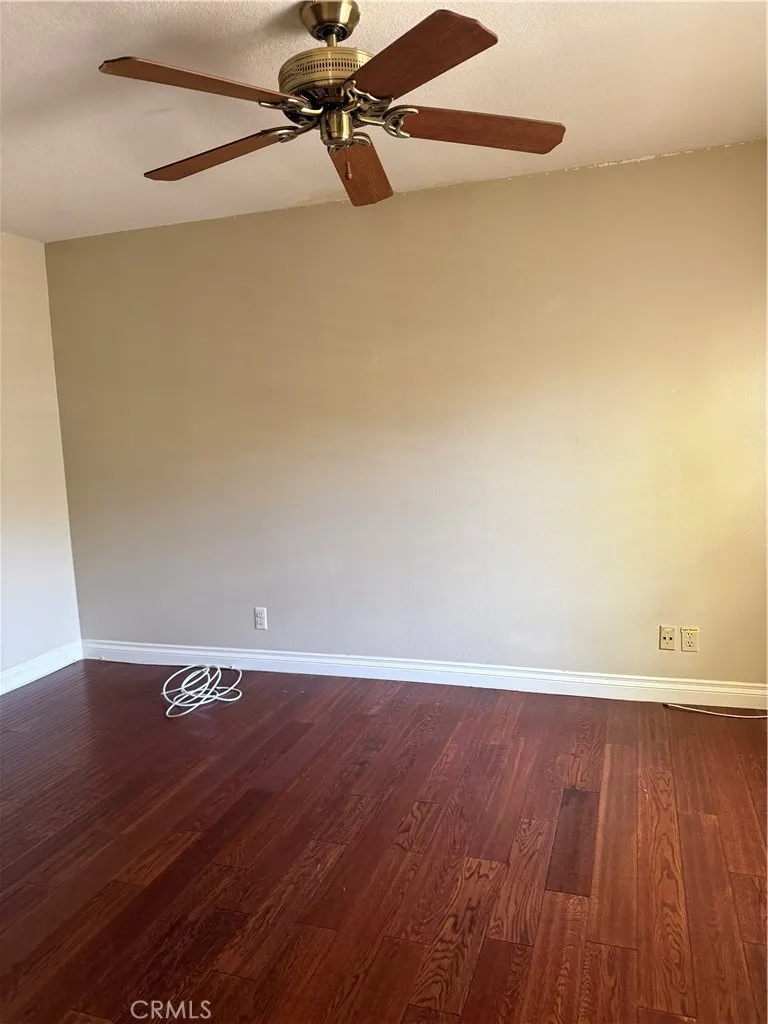 25852 Estaban Valencia, CA 91355