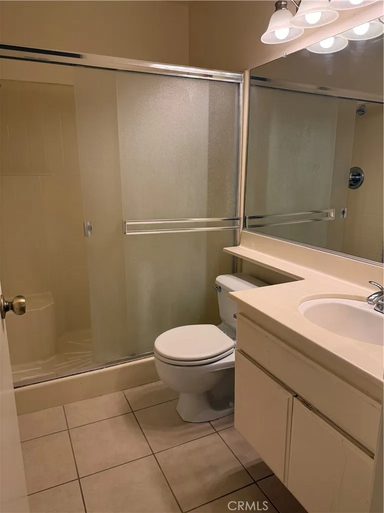 25852 Estaban Valencia, CA 91355