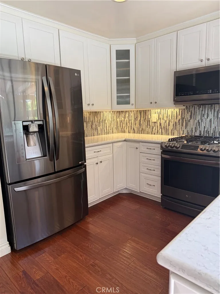 25852 Estaban Valencia, CA 91355