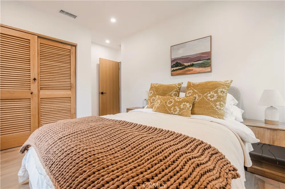 8417 Holy Cross Place Los Angeles, CA 90045