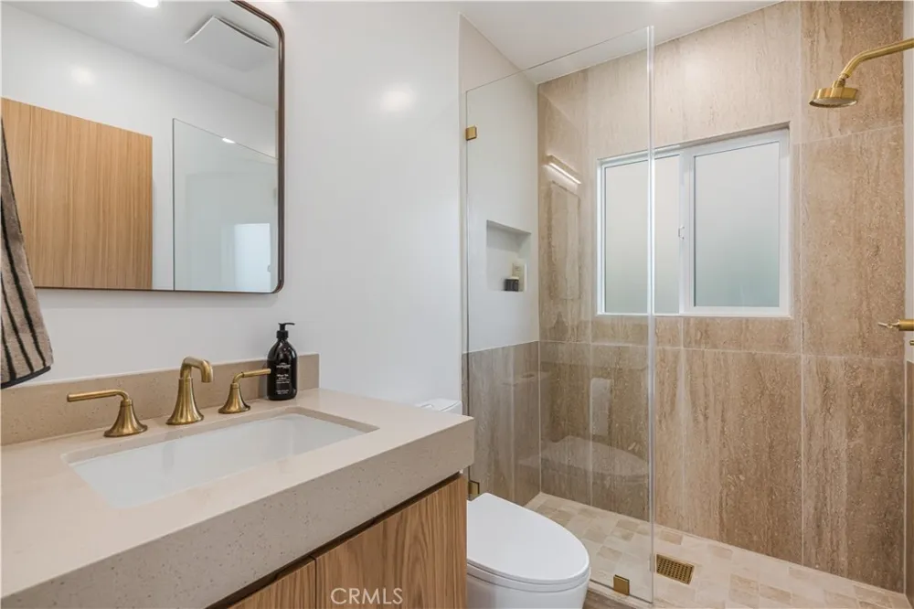 8417 Holy Cross Place Los Angeles, CA 90045