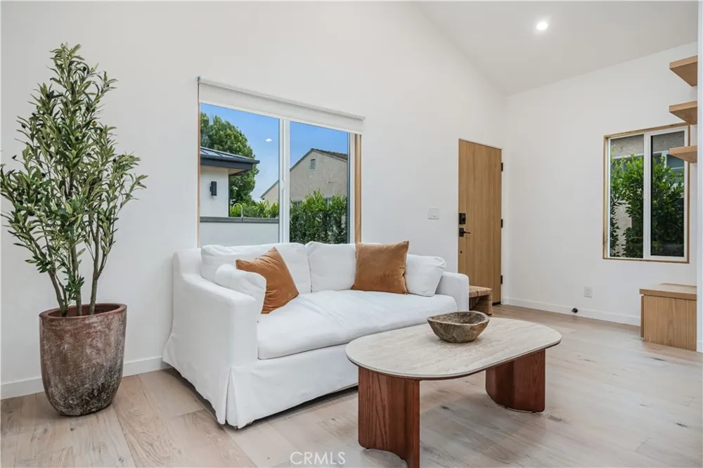 8417 Holy Cross Place Los Angeles, CA 90045
