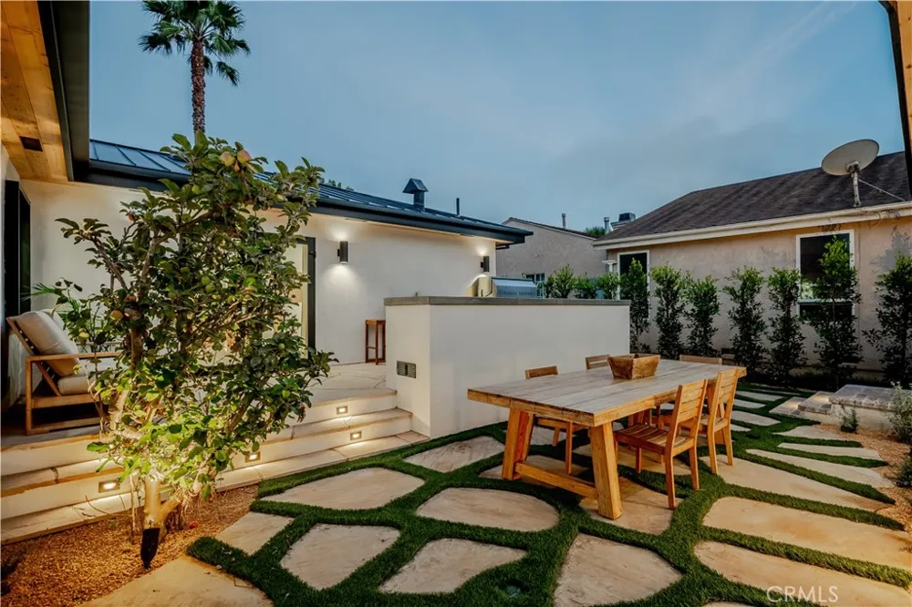 8417 Holy Cross Place Los Angeles, CA 90045