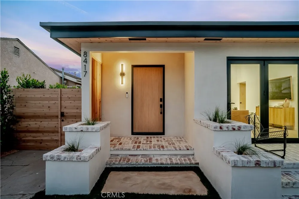 8417 Holy Cross Place Los Angeles, CA 90045