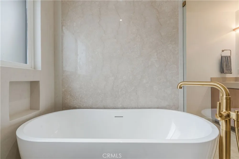 8417 Holy Cross Place Los Angeles, CA 90045