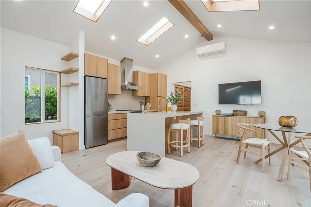 8417 Holy Cross Place Los Angeles, CA 90045