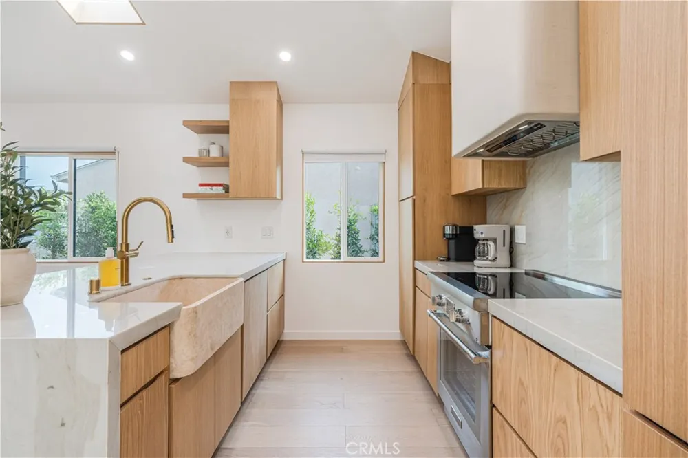 8417 Holy Cross Place Los Angeles, CA 90045