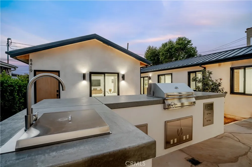 8417 Holy Cross Place Los Angeles, CA 90045