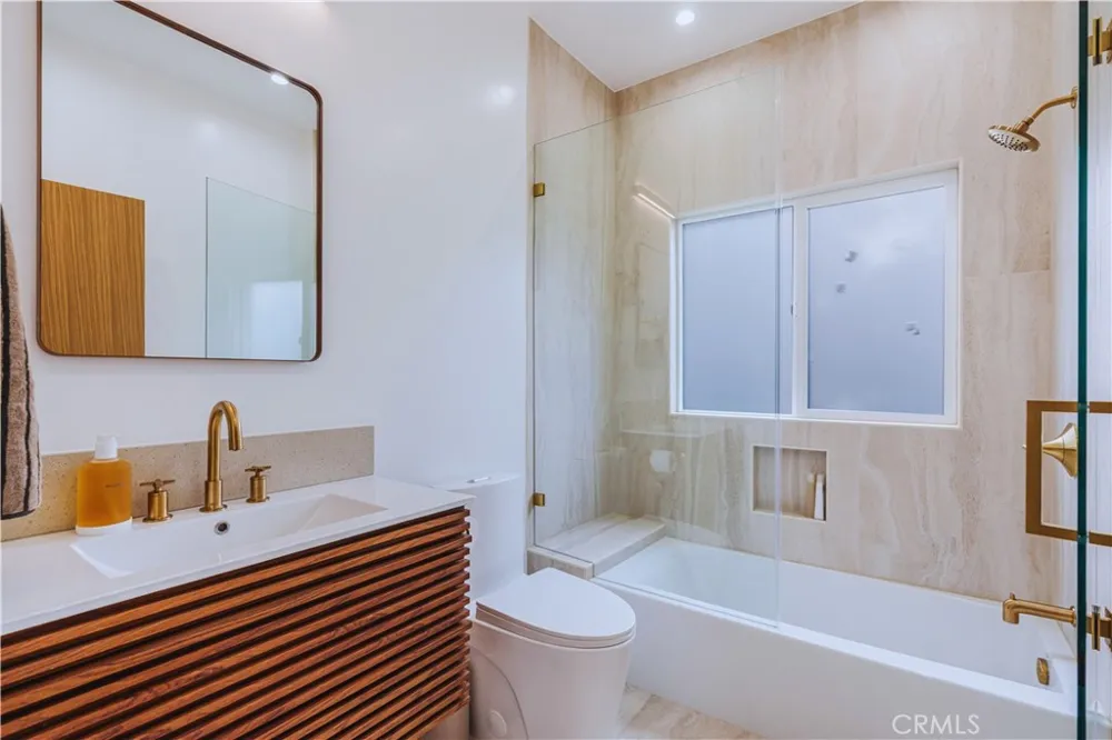 8417 Holy Cross Place Los Angeles, CA 90045