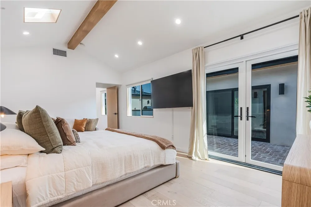 8417 Holy Cross Place Los Angeles, CA 90045