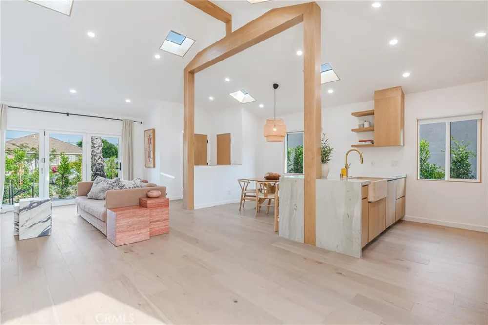 8417 Holy Cross Place Los Angeles, CA 90045