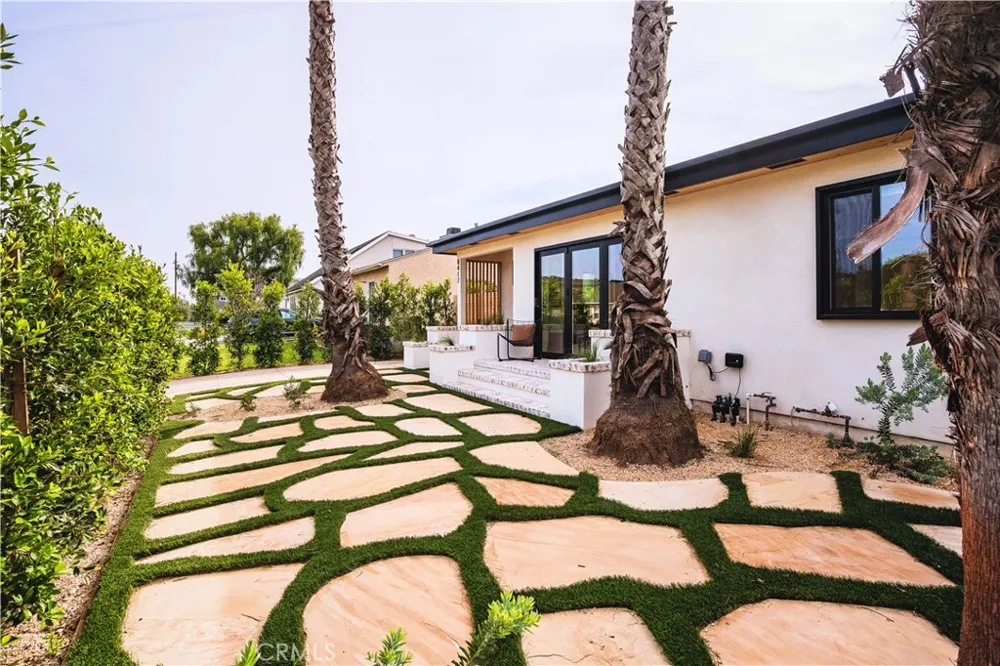 8417 Holy Cross Place Los Angeles, CA 90045
