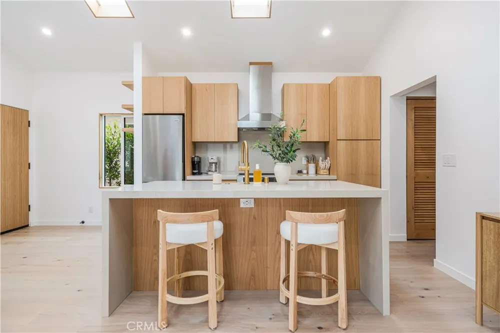 8417 Holy Cross Place Los Angeles, CA 90045