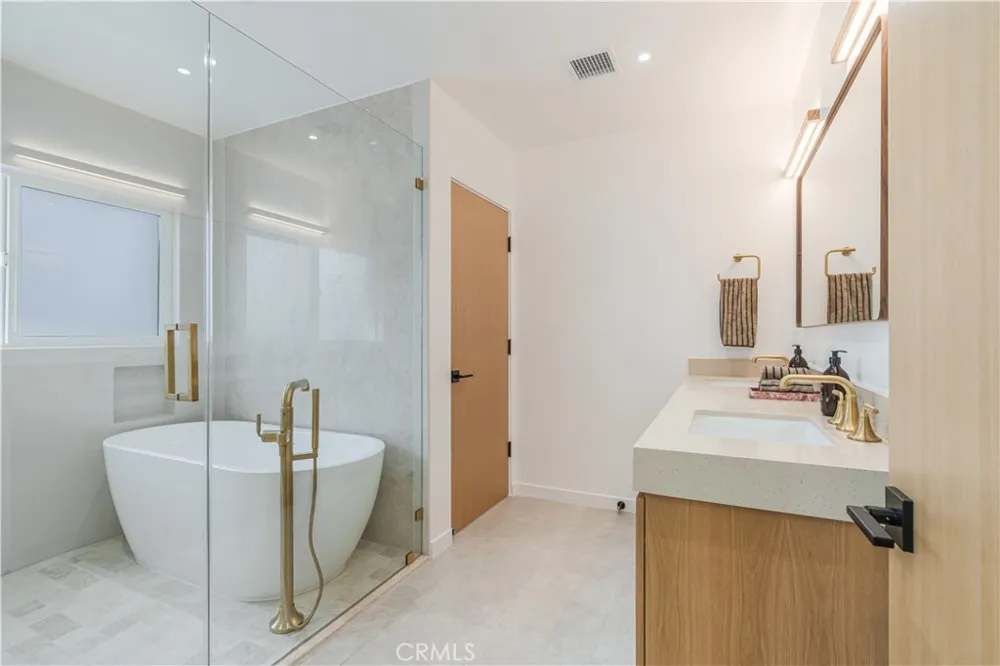 8417 Holy Cross Place Los Angeles, CA 90045
