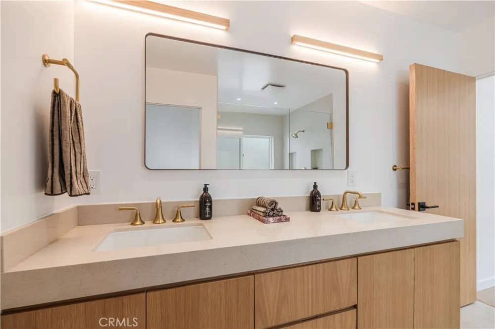 8417 Holy Cross Place Los Angeles, CA 90045
