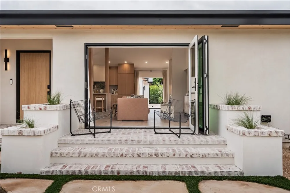 8417 Holy Cross Place Los Angeles, CA 90045