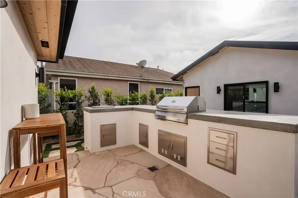 8417 Holy Cross Place Los Angeles, CA 90045