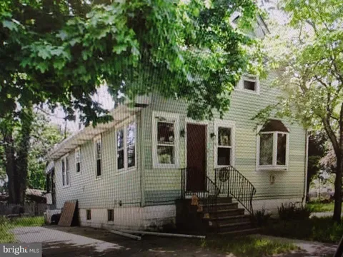 18 KEMBLE AVENUE