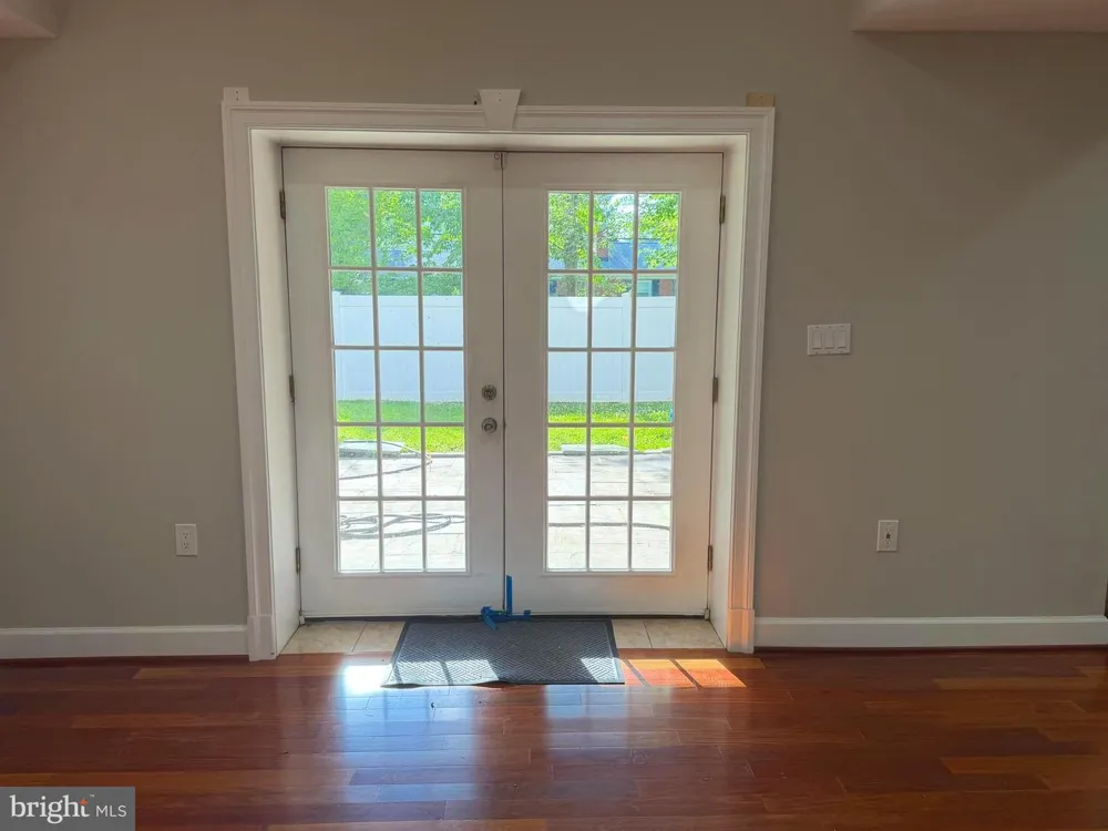 6529 FAIRLAWN DRIVE Mclean, VA 22101