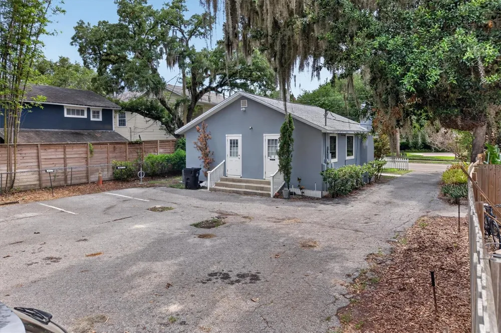 813 FERN CREEK AVENUE Orlando, FL 32803