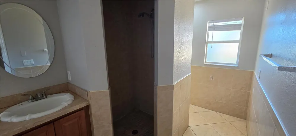 6807 E NORTH BAY STREET Tampa, FL 33610