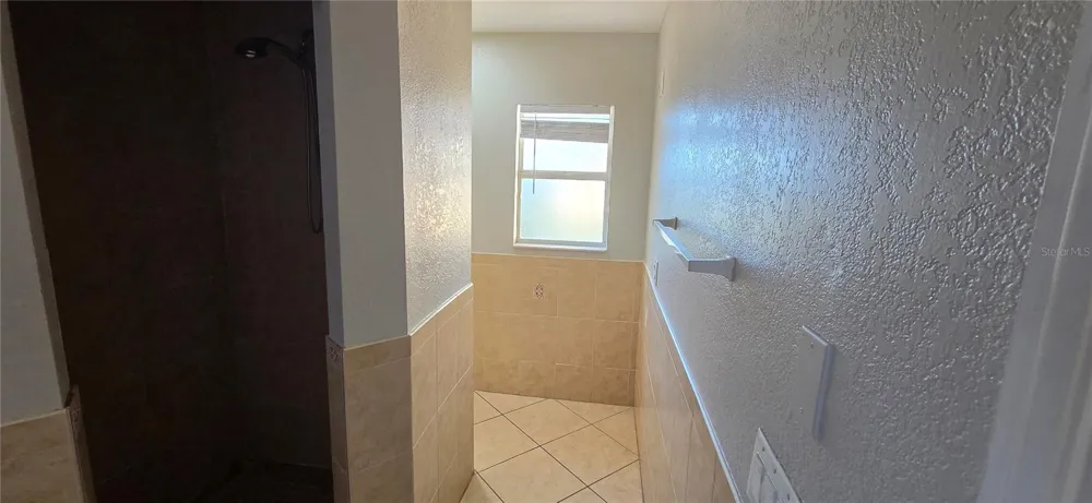 6807 E NORTH BAY STREET Tampa, FL 33610