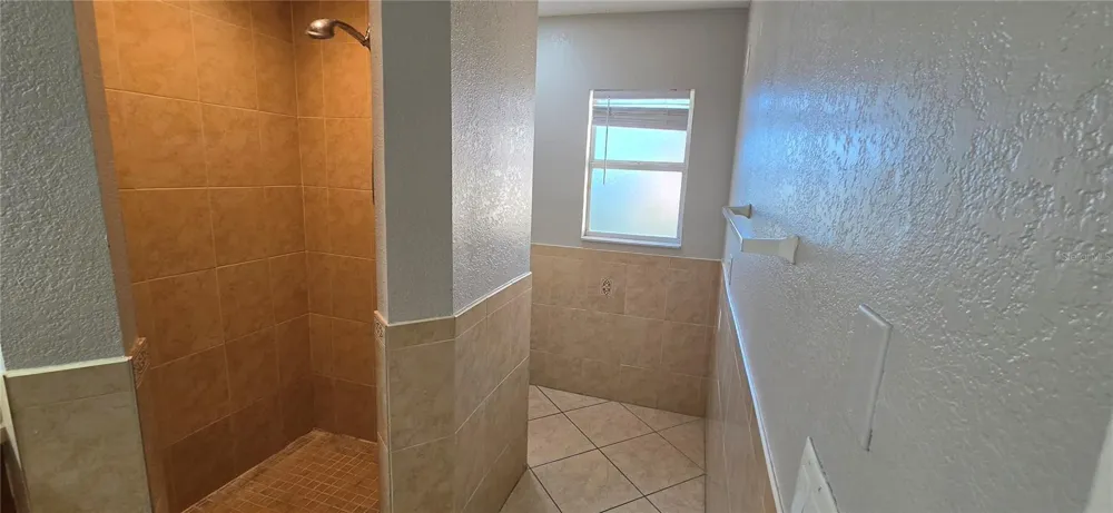 6807 E NORTH BAY STREET Tampa, FL 33610