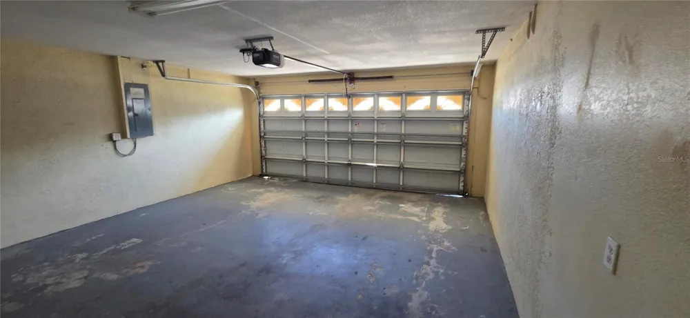 6807 E NORTH BAY STREET Tampa, FL 33610