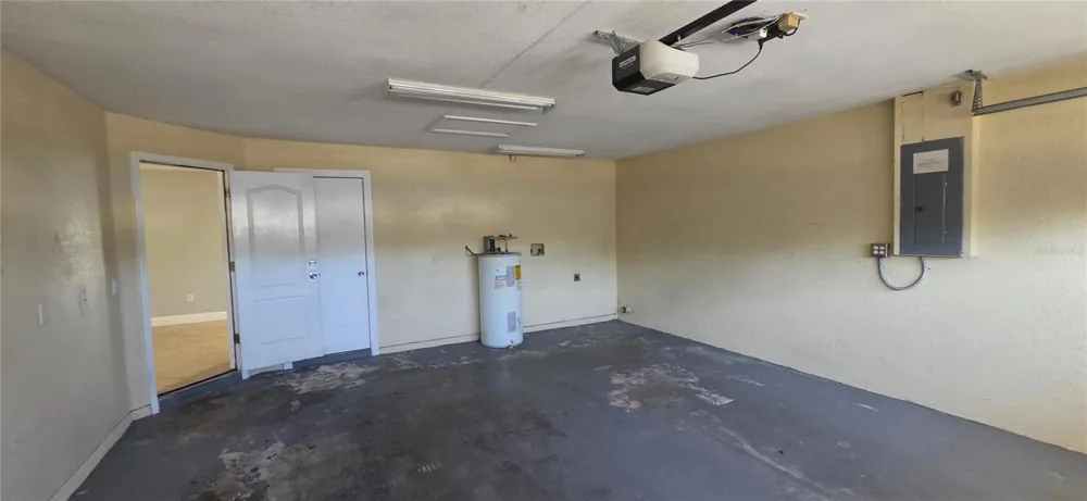 6807 E NORTH BAY STREET Tampa, FL 33610