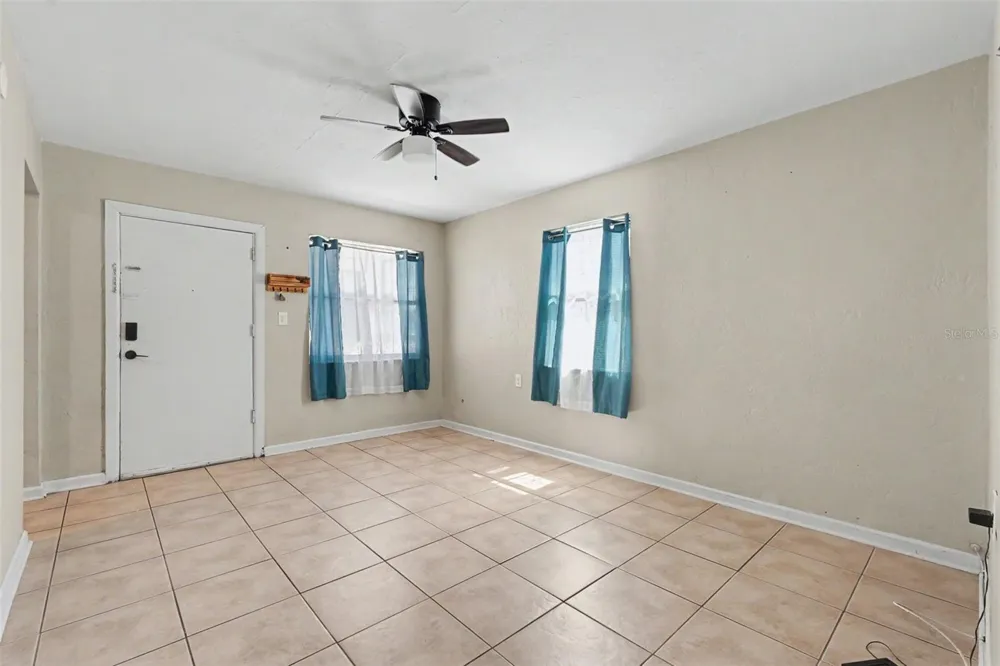 1946 15TH AVENUE S St Petersburg, FL 33705