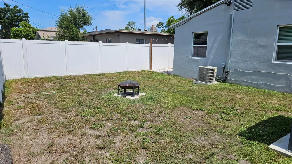 1946 15TH AVENUE S St Petersburg, FL 33705