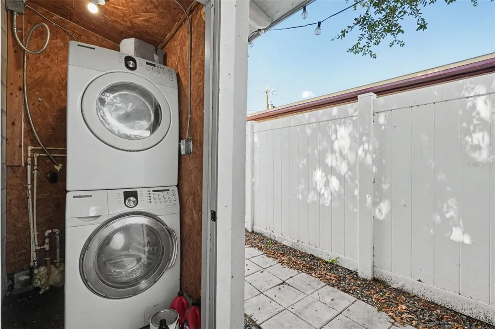 1946 15TH AVENUE S St Petersburg, FL 33705